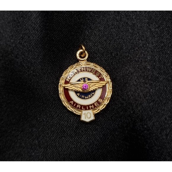 Vintage Northwest Airlines Gold-Tone 10-Year Service Pin Pendant With Ruby Accen - Picture 2 of 5